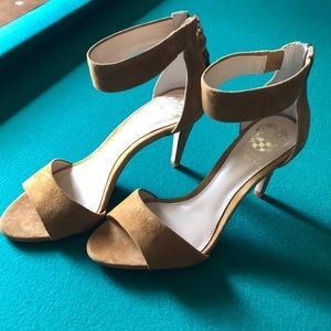 NWOT Vince Camuto Camel Colored Heels